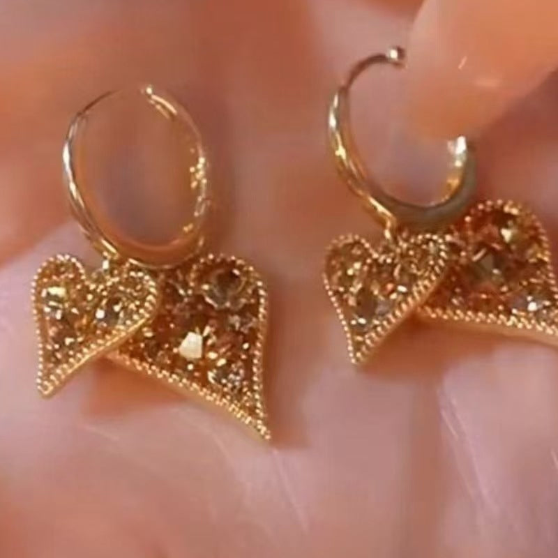 Elegante Hartvormige Oorbellen met Kristaldetail-1