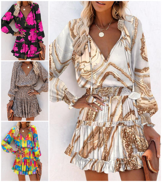 Дамска мини рокля с V-образно деколте, дълъг ръкав и набор на полата