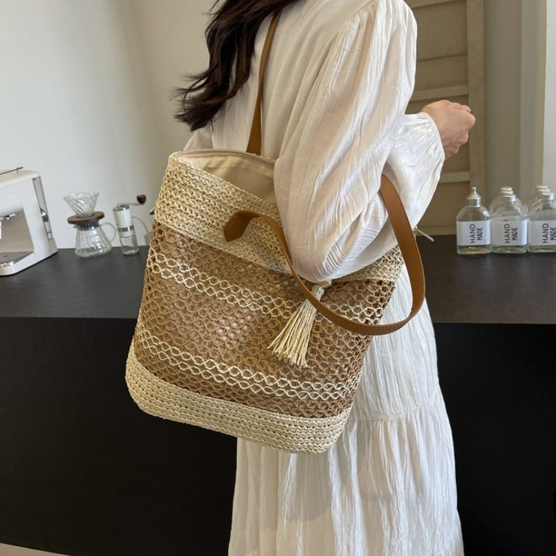 Geweven Shopper met Kwastdetail en Leren Schouderbanden-1