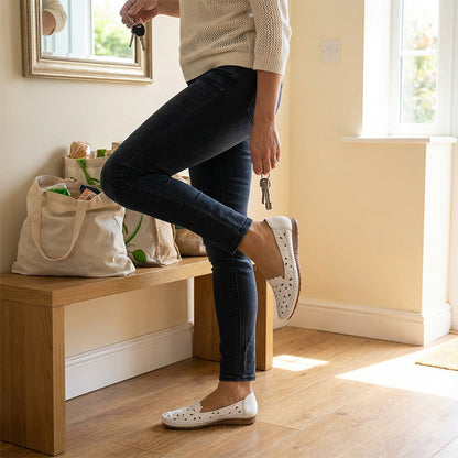 Дамски плоски мокасини с флорален мотив и отвори за проветрение