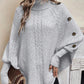 Kabelgebreide Poncho Trui met Col en Decoratieve Knopen-6